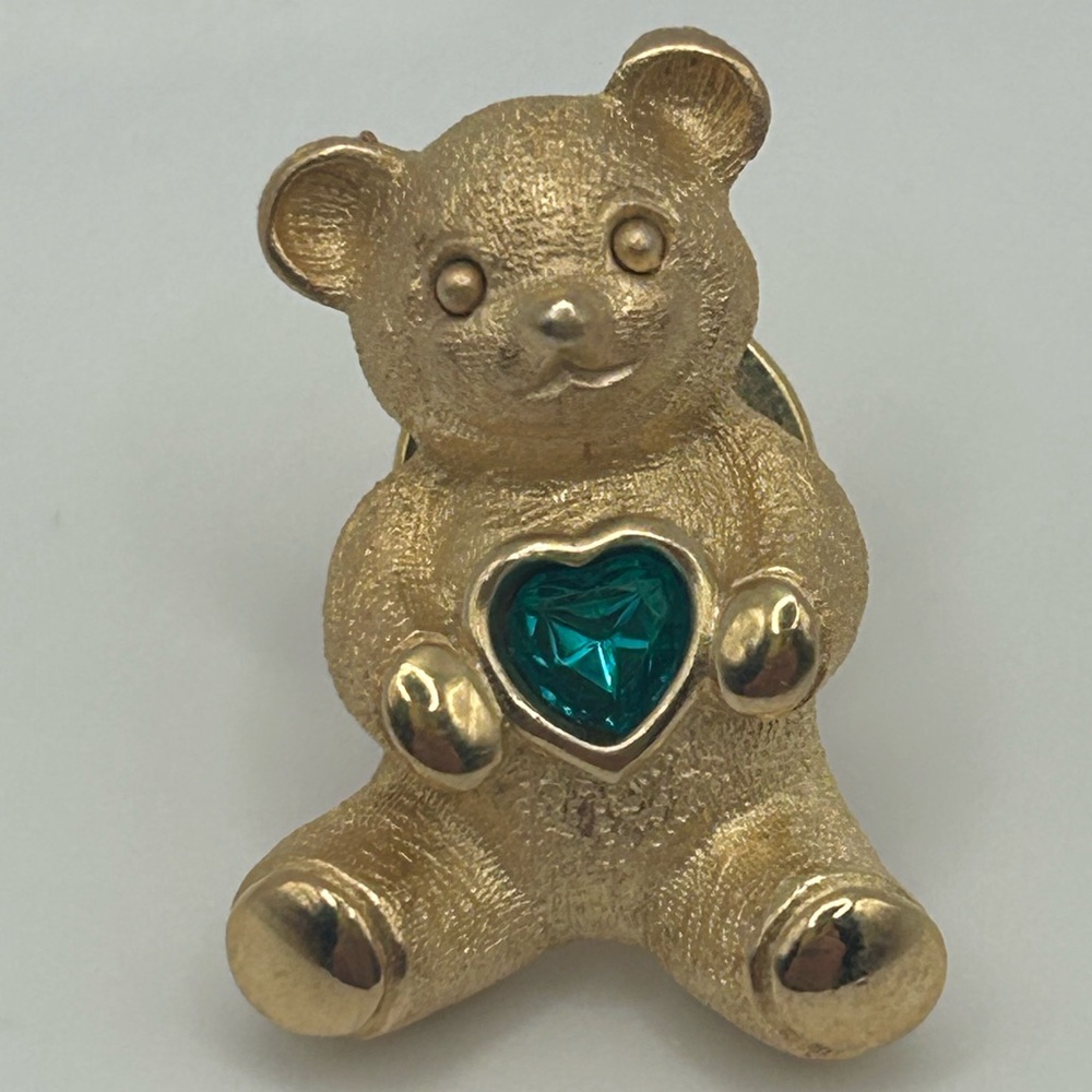 AVON VTG Gold-Tone Teddy Bear Lapel Pin with Heart-Shaped Birthstone (May)